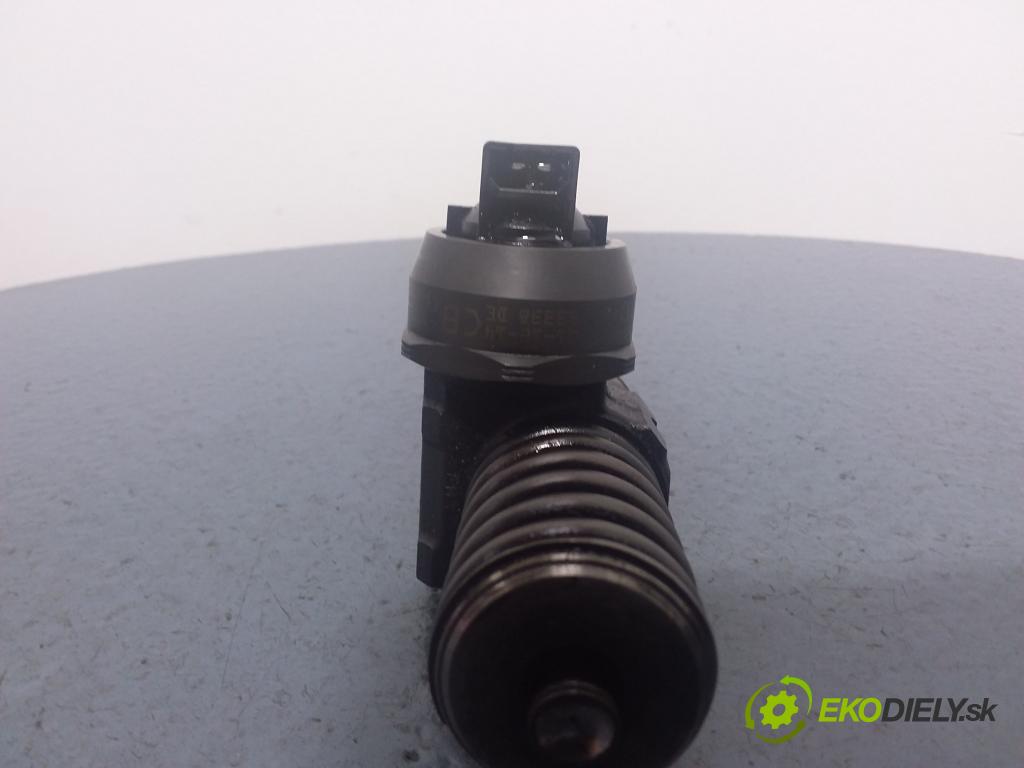 Audi A4 2002 vstrek 038130073AR