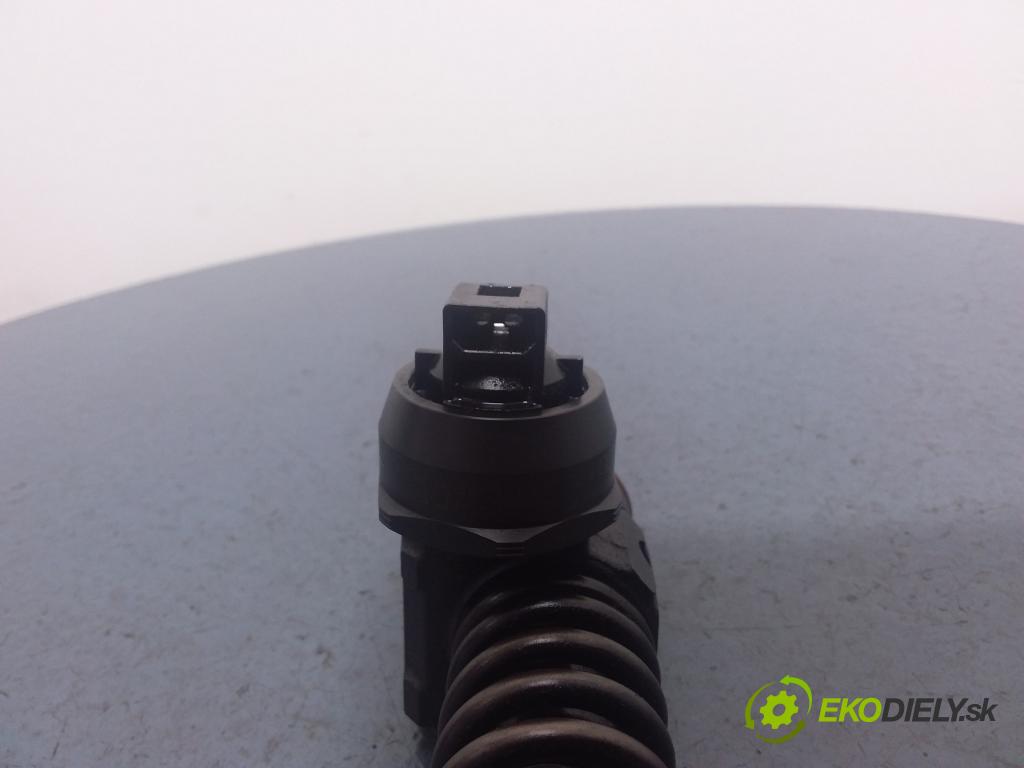 Audi A4 2002 vstrek 038130073AR