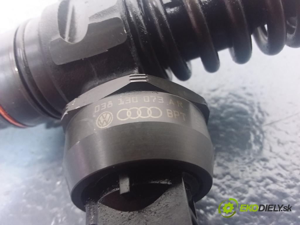 Audi A4 2002 vstrek 038130073AR
