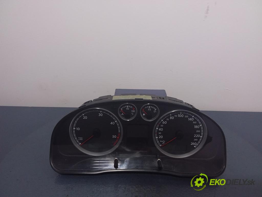 Volkswagen Passat 2004 prístrojovka/ budíky 3B0920829A