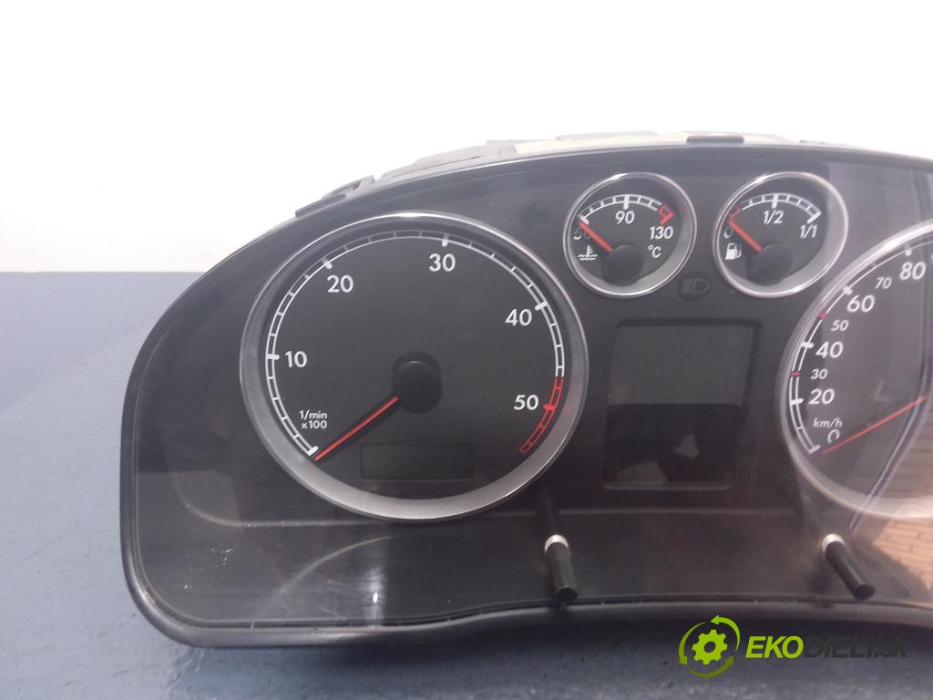 Volkswagen Passat 2004 prístrojovka/ budíky 3B0920829A