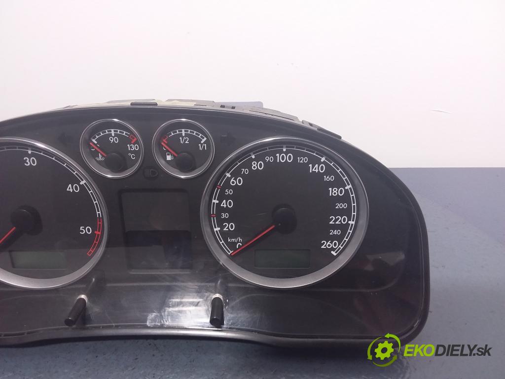 Volkswagen Passat 2004 prístrojovka/ budíky 3B0920829A