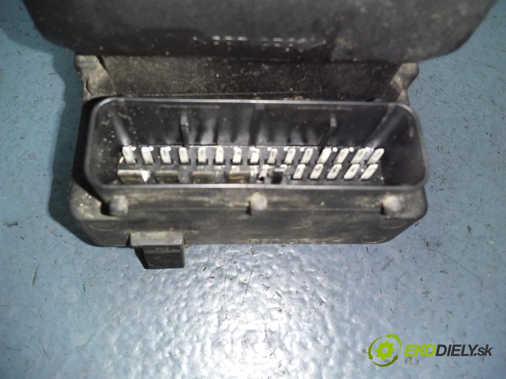 Volkswagen Passat 1999 čerpadlo ABS x 8E0614111B