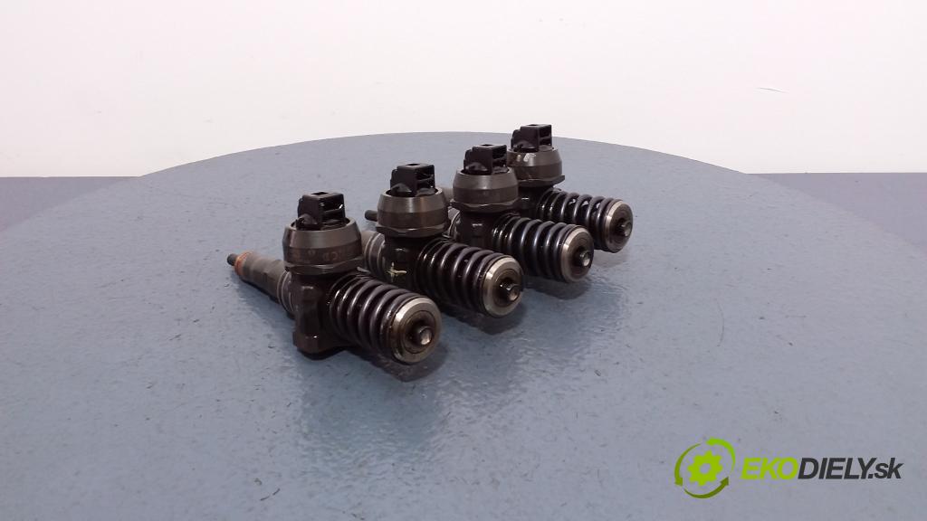 Audi A4 2004 vstrek 038130073BA