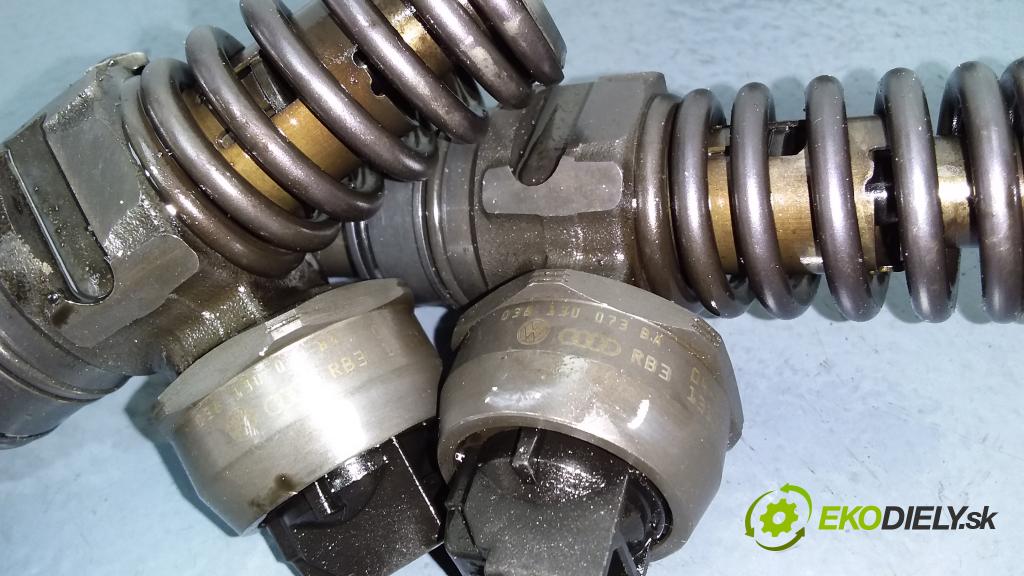 Audi A4 2004 vstrek 038130073BA