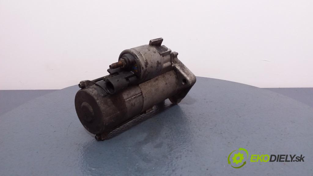 Audi A4 2004 štartér 068911024L