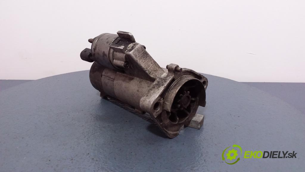 Audi A4 2004 štartér 068911024L