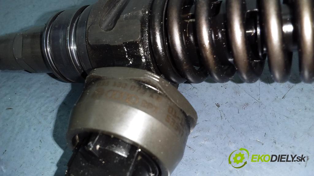 Audi A4 2002 vstrek 038130073AR