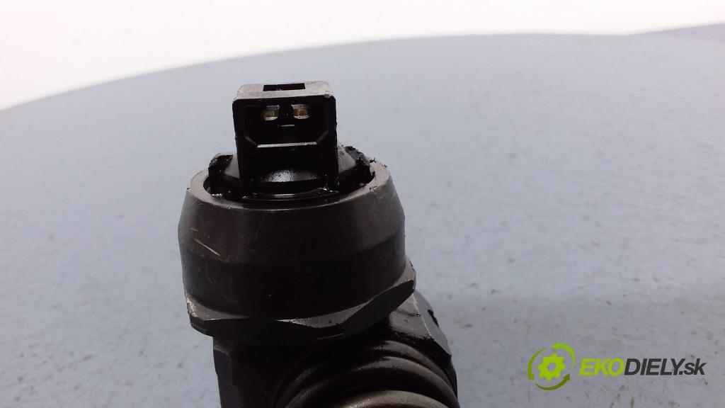 Audi A4 2002 vstrek 038130073BA