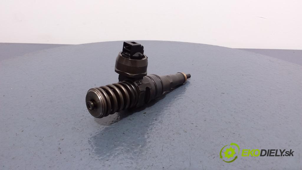 Audi A4 2002 vstrek 038130073BA