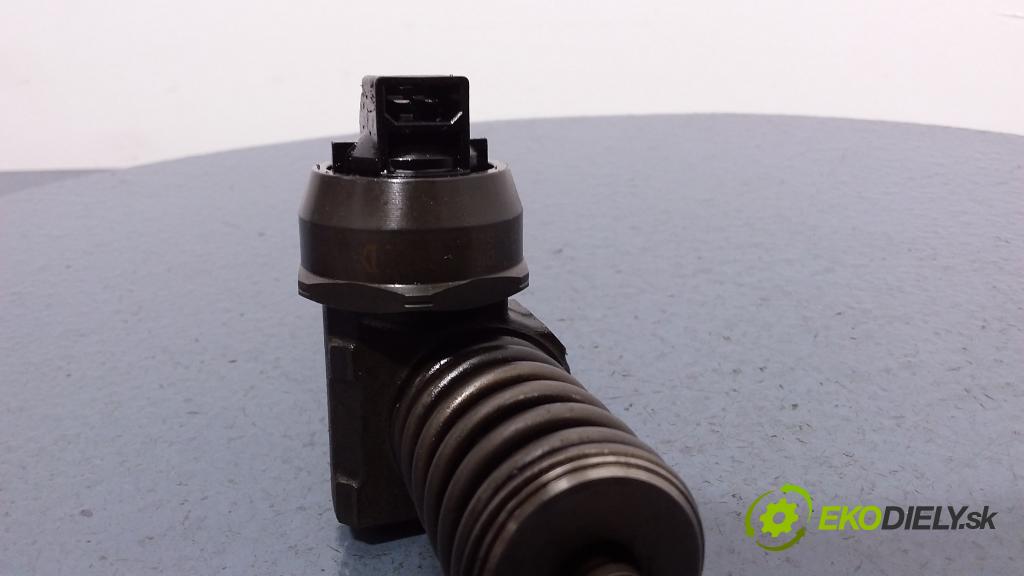 Audi A4 2002 vstrek 038130073BA