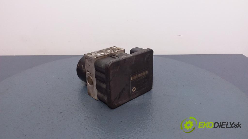Volkswagen Bora 1999 čerpadlo ABS x 6Q0907379E