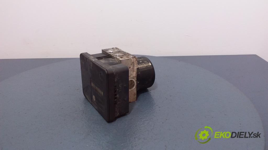 Volkswagen Bora 1999 čerpadlo ABS x 6Q0907379E