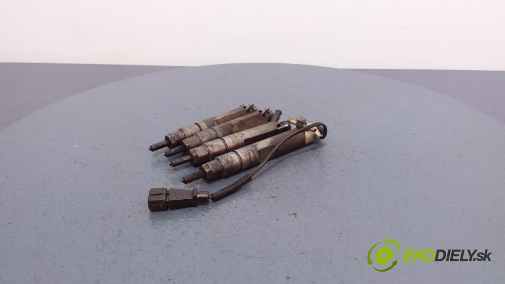 Volkswagen Golf 2000 vstrek 038130202B