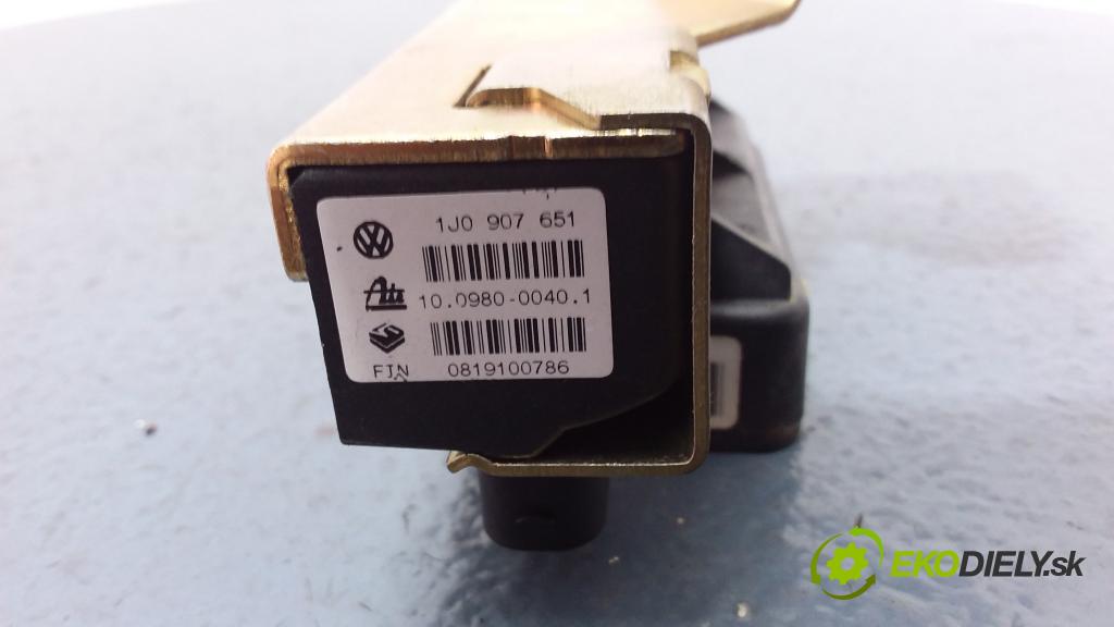 Volkswagen Golf 1999 snímač ESP. 1J0907657