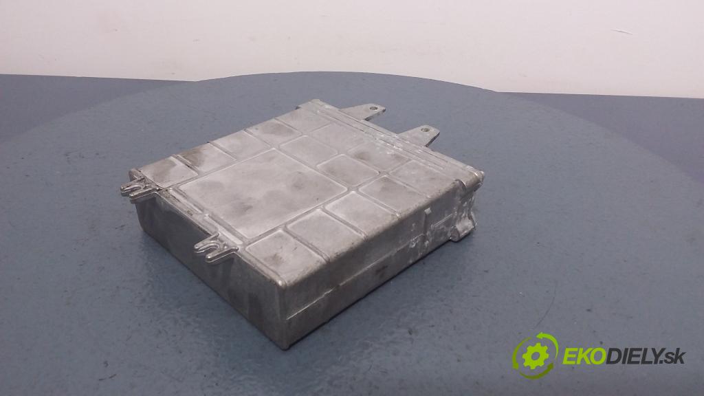 Audi A4 1995 riadiaca jednotka Motor: 8D0907557B