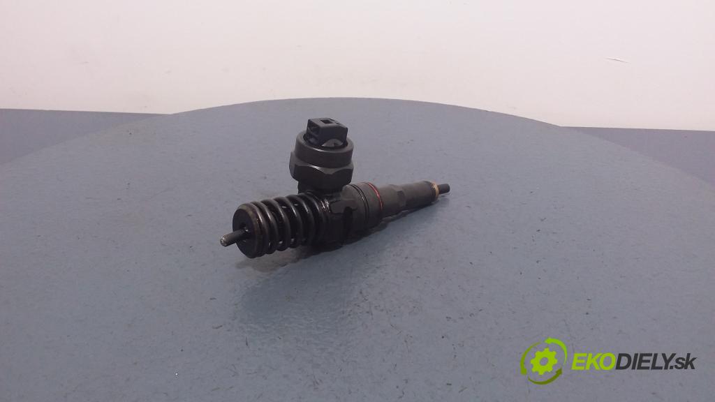 Audi A4 2000 vstrek 038130073F