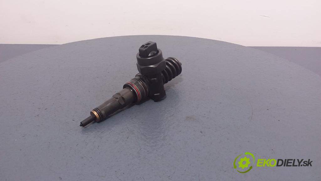 Audi A4 2000 vstrek 038130073F