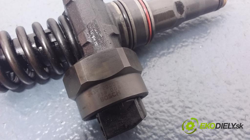 Audi A4 2000 vstrek 038130073F
