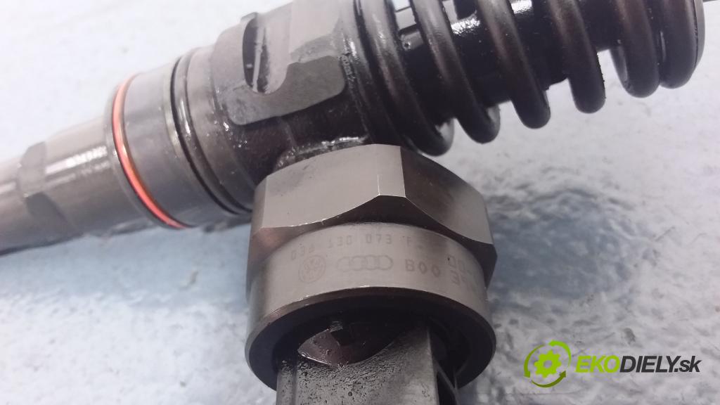 Audi A4 2000 vstrek 038130073F