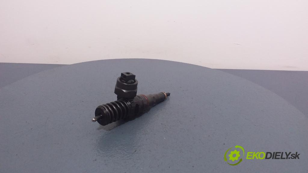 Audi A4 2000 vstrek 038130073F