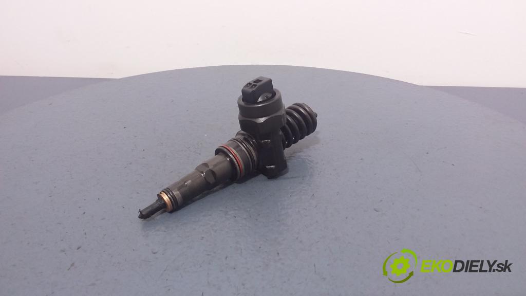 Audi A4 2000 vstrek 038130073F