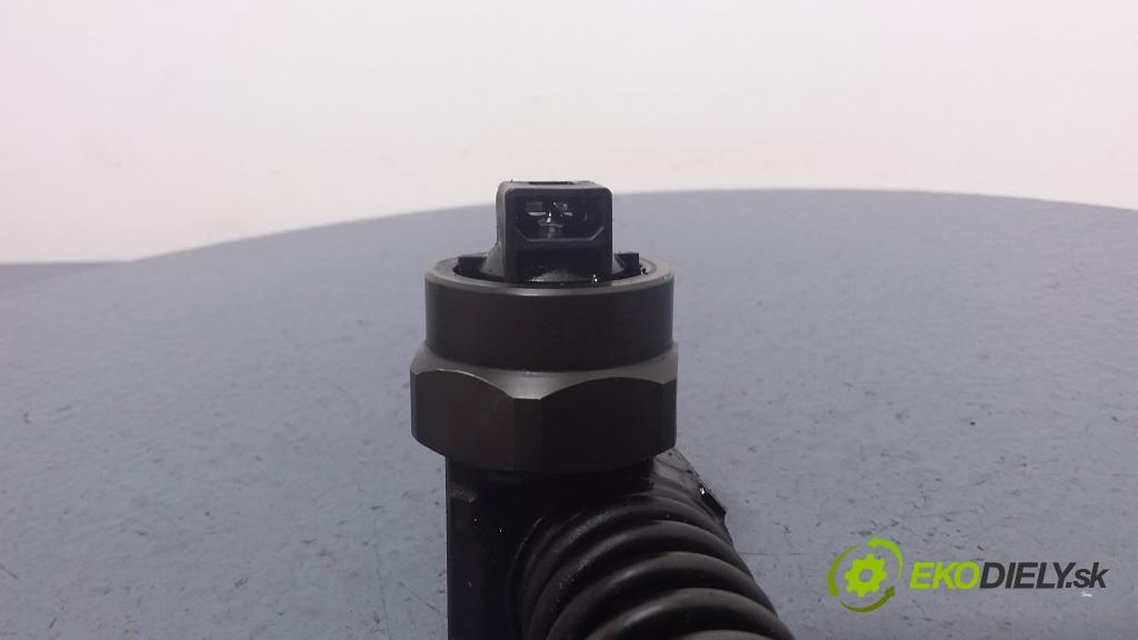 Audi A4 2000 vstrek 038130073F