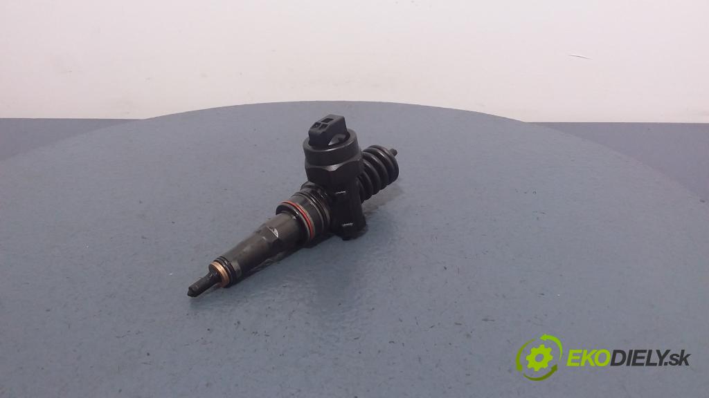 Audi A4 2000 vstrek 038130073F