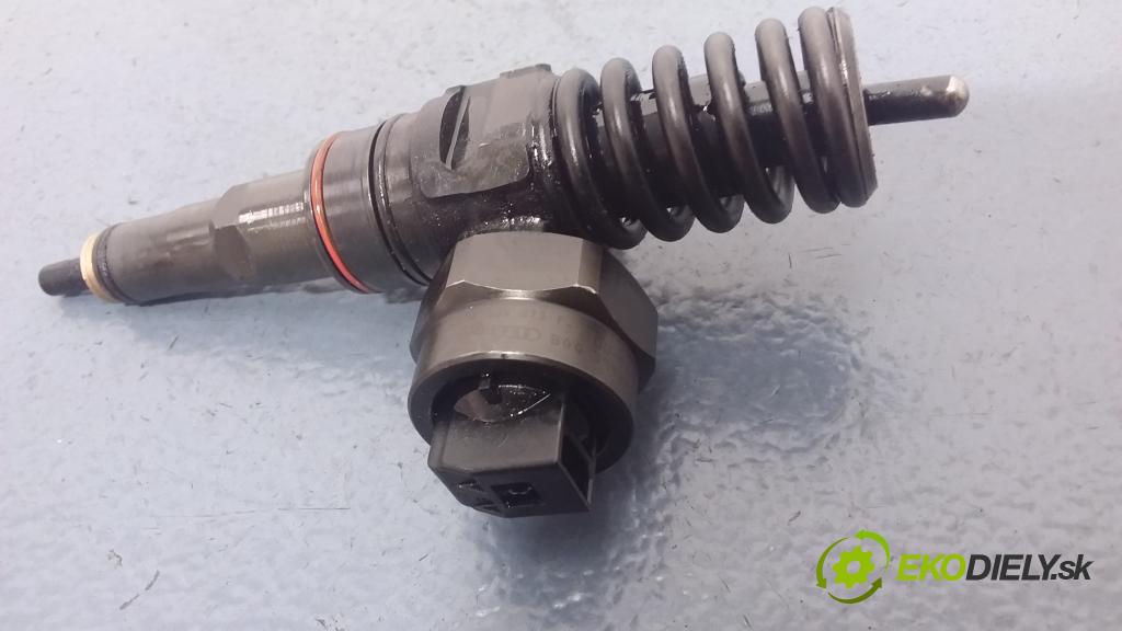Audi A4 2000 vstrek 038130073F