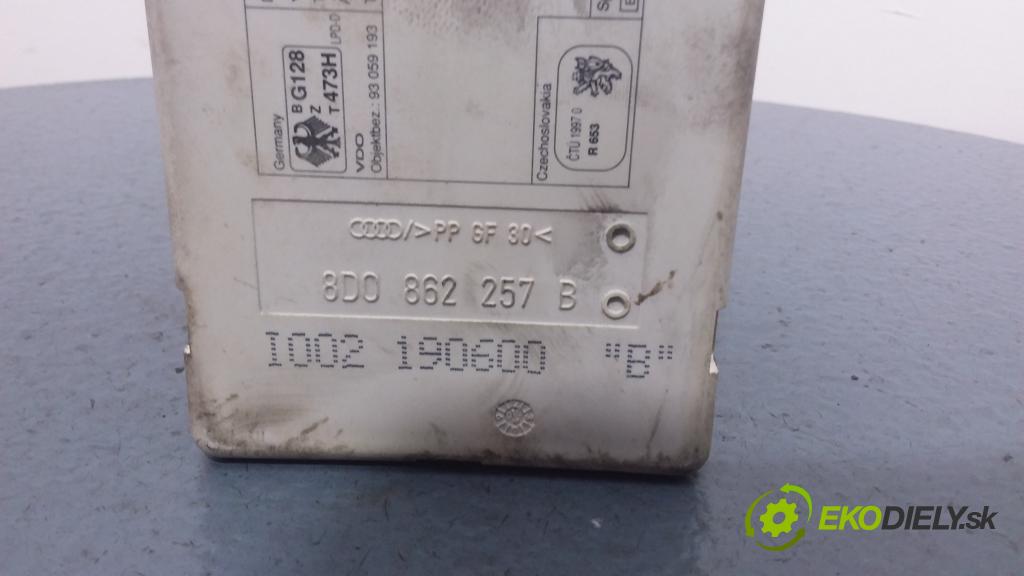 Audi A4 2000 pompa Centrálny: Zámok: 8D0862257B