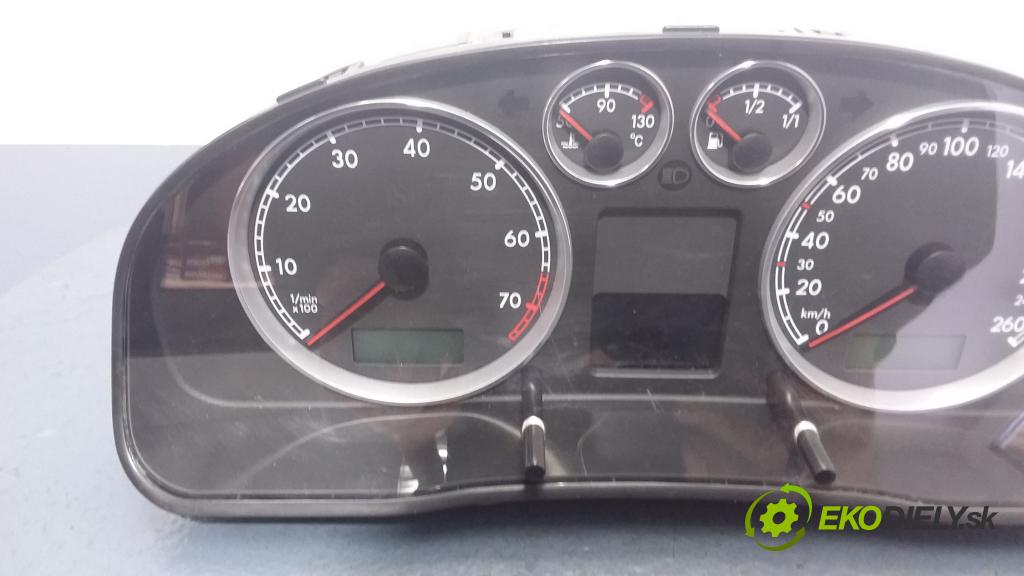 Volkswagen Passat 2004 prístrojovka/ budíky 3B0920829