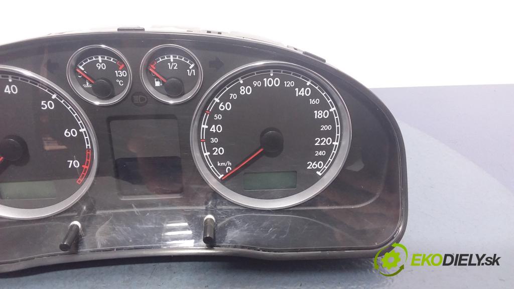 Volkswagen Passat 2004 prístrojovka/ budíky 3B0920829