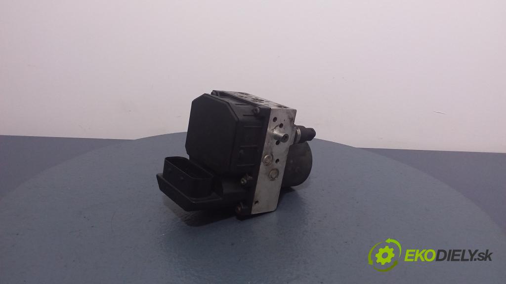 Volkswagen Passat 2004 čerpadlo ABS x 4B0614517G