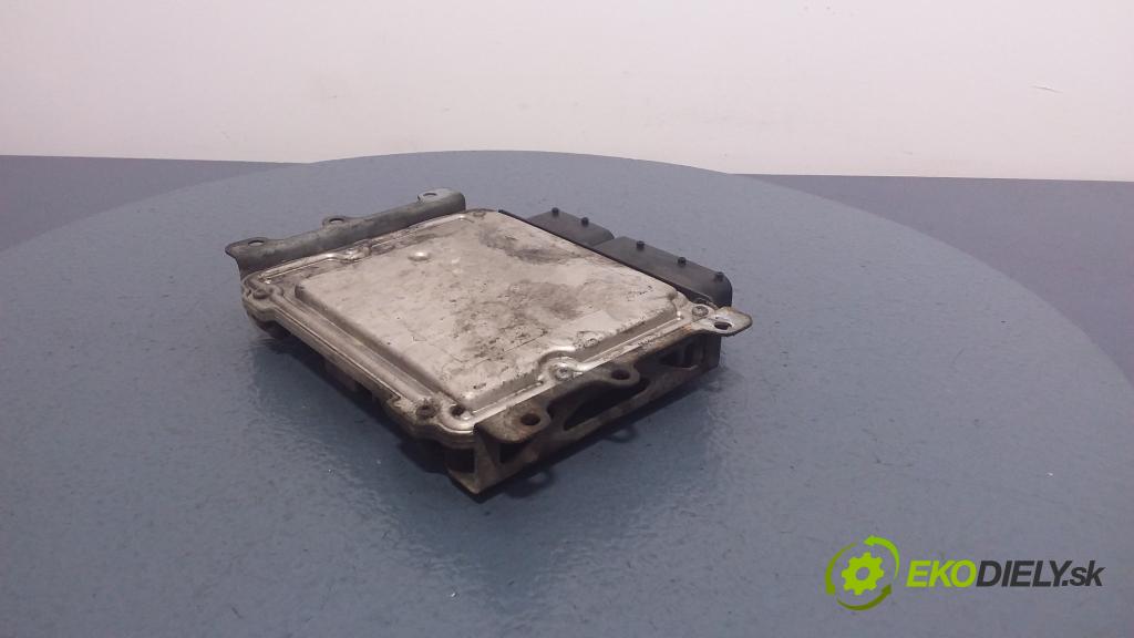 Alfa romeo Gt 2004 riadiaca jednotka Motor: 0281011511