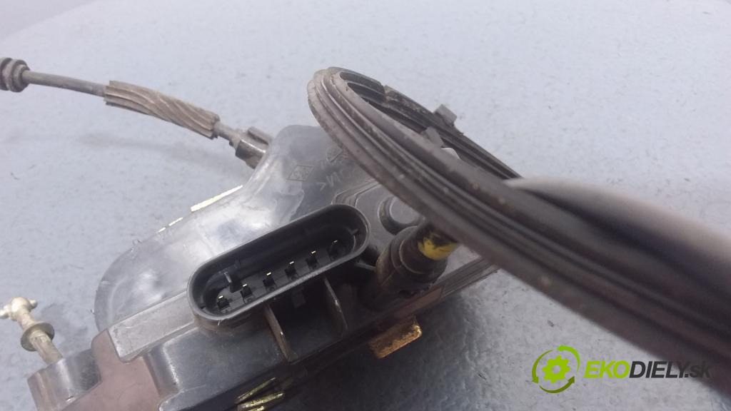 Peugeot 307 2004 zámek dveře před Levý: 52229880