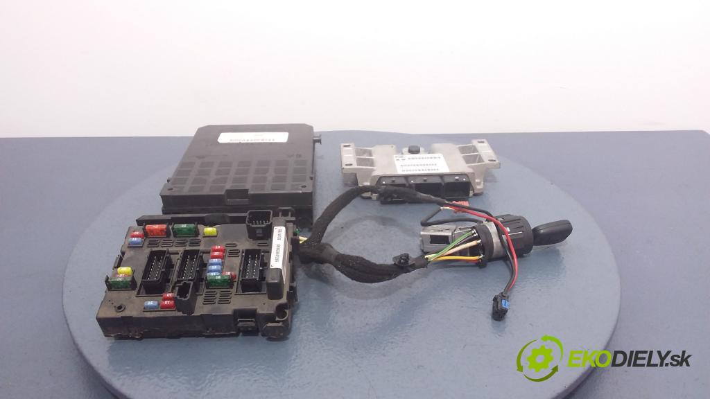 Peugeot 307 2004 riadiaca jednotka Motor: 9654716780