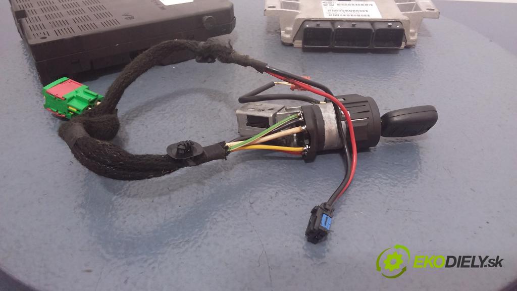 Peugeot 307 2004 riadiaca jednotka Motor: 9654716780