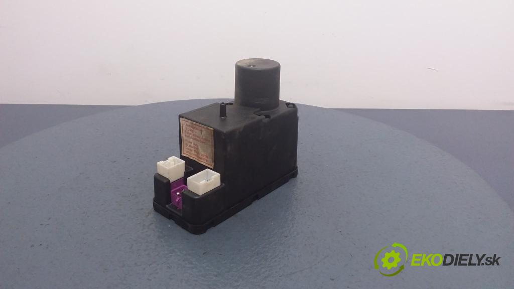 Audi A4 1995 pompa Centrálny: Zámok: 4A0862257J