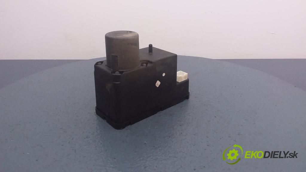 Audi A4 1995 pompa Centrálny: Zámok: 4A0862257J