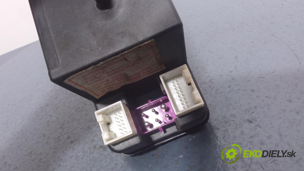 Audi A4 1995 pompa Centrálny: Zámok: 4A0862257J