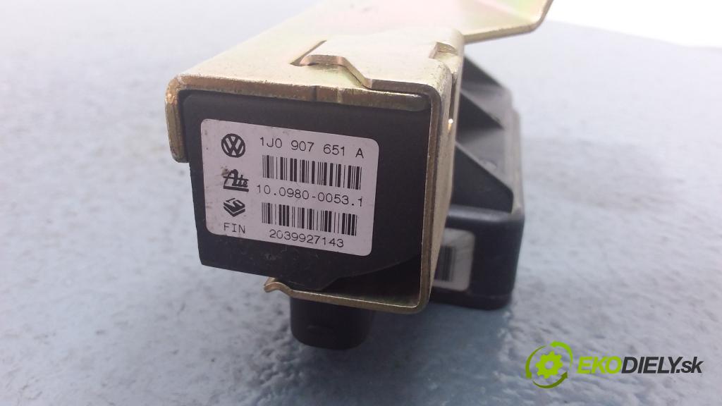 Volkswagen Bora 1999 snímač ESP. 1J1907637A