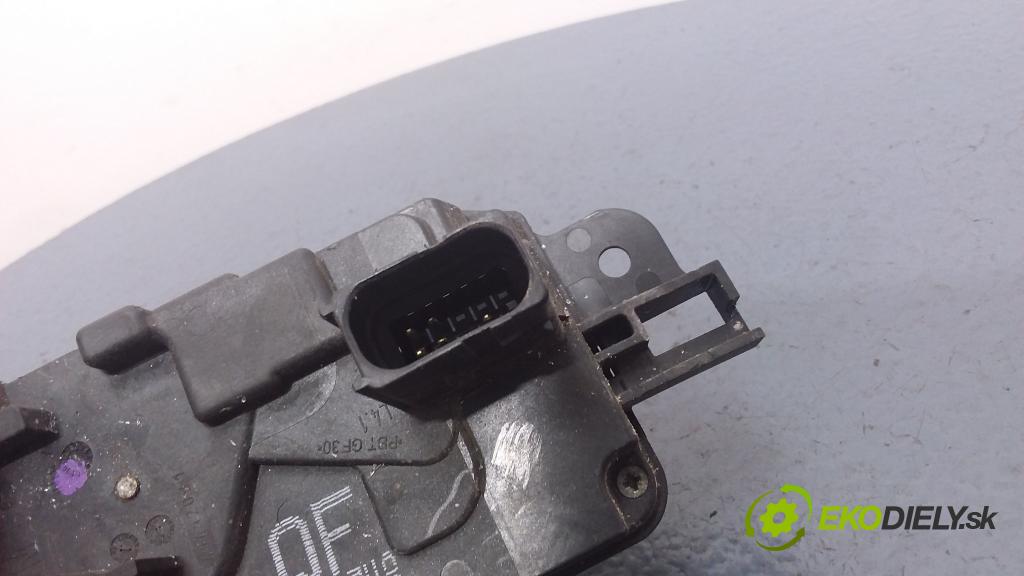 Opel Zafira 2005 zámek dveře před Levý: 13210748QF