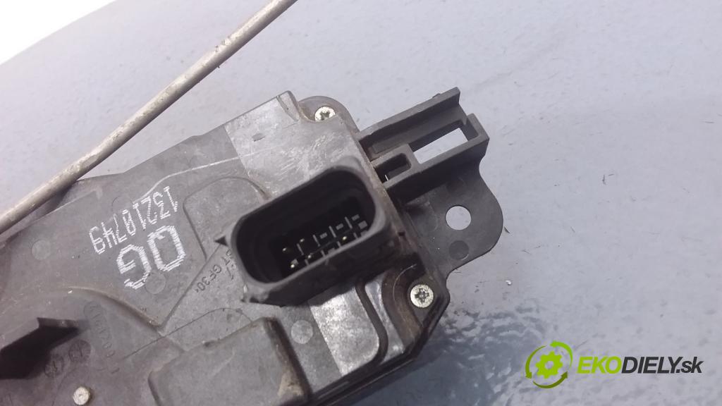 Opel Zafira 2005 zámek dveře před v pravo: 13210749QG