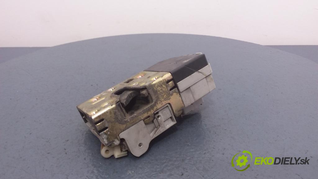Citroen C5 2.0 hdi 2005 zámek dveře před Levý: 01