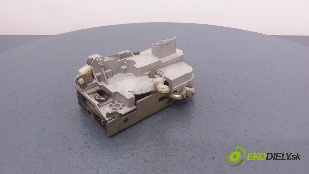 Citroen C5 2.0 hdi 2005 zámek dveře před Levý: 01