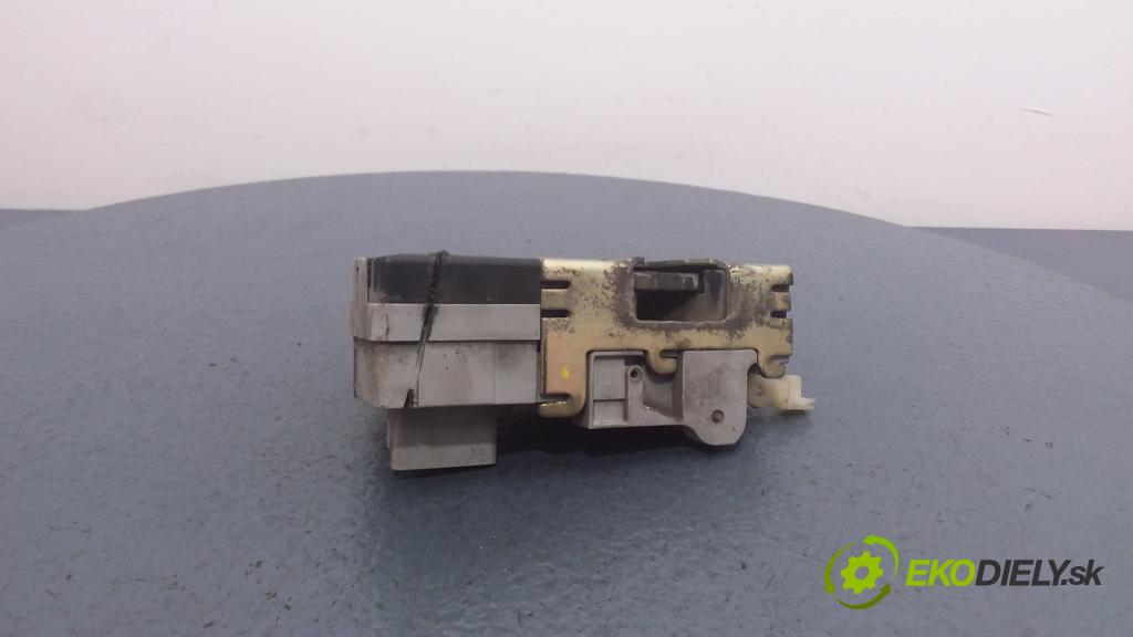 Citroen C5 2.0 hdi 2005 zámek dveře před v pravo: 01