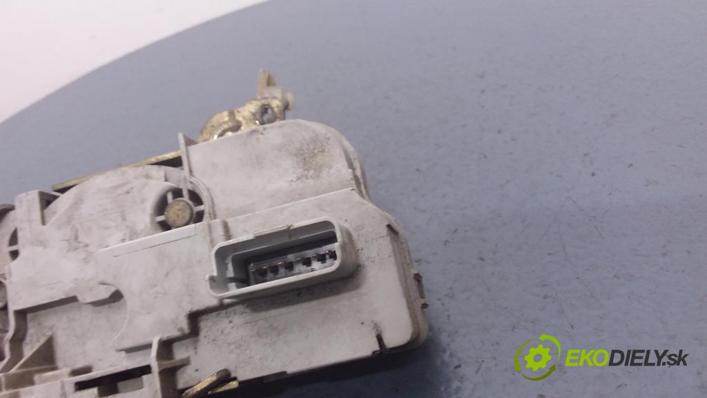 Citroen C5 2.0 hdi 2005 zámek dveře před v pravo: 01