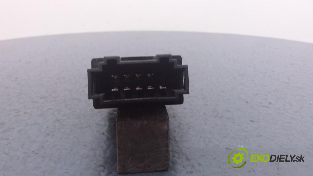 Audi A4 1999 Přepínač Světel: Nouzový 8D0941509H