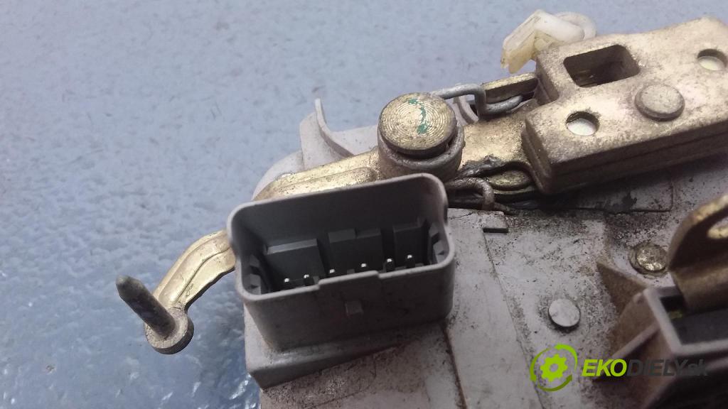 Citroen C8 2006 zámek dveře před Levý: 01