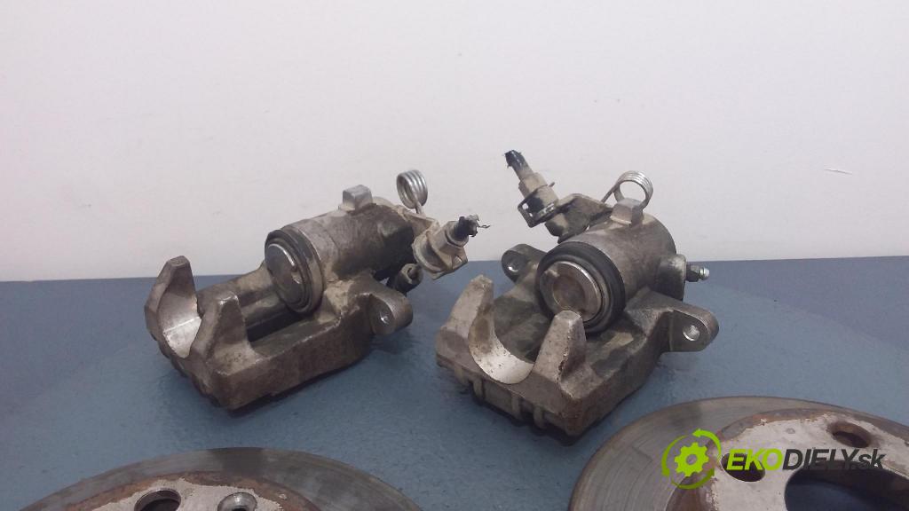 Volkswagen Golf 2000 kotúč Brzda: zadný 01